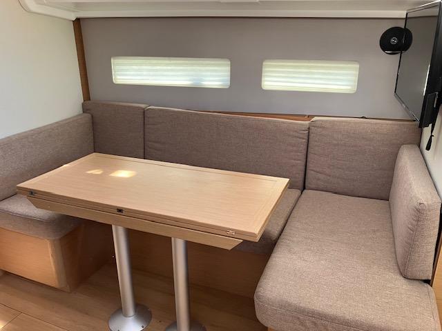 slider 21 Jeanneau Sun Odyssey 410